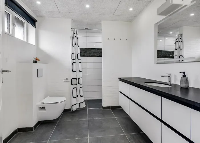 ホームステイ Private With Shared Bathroom In Of